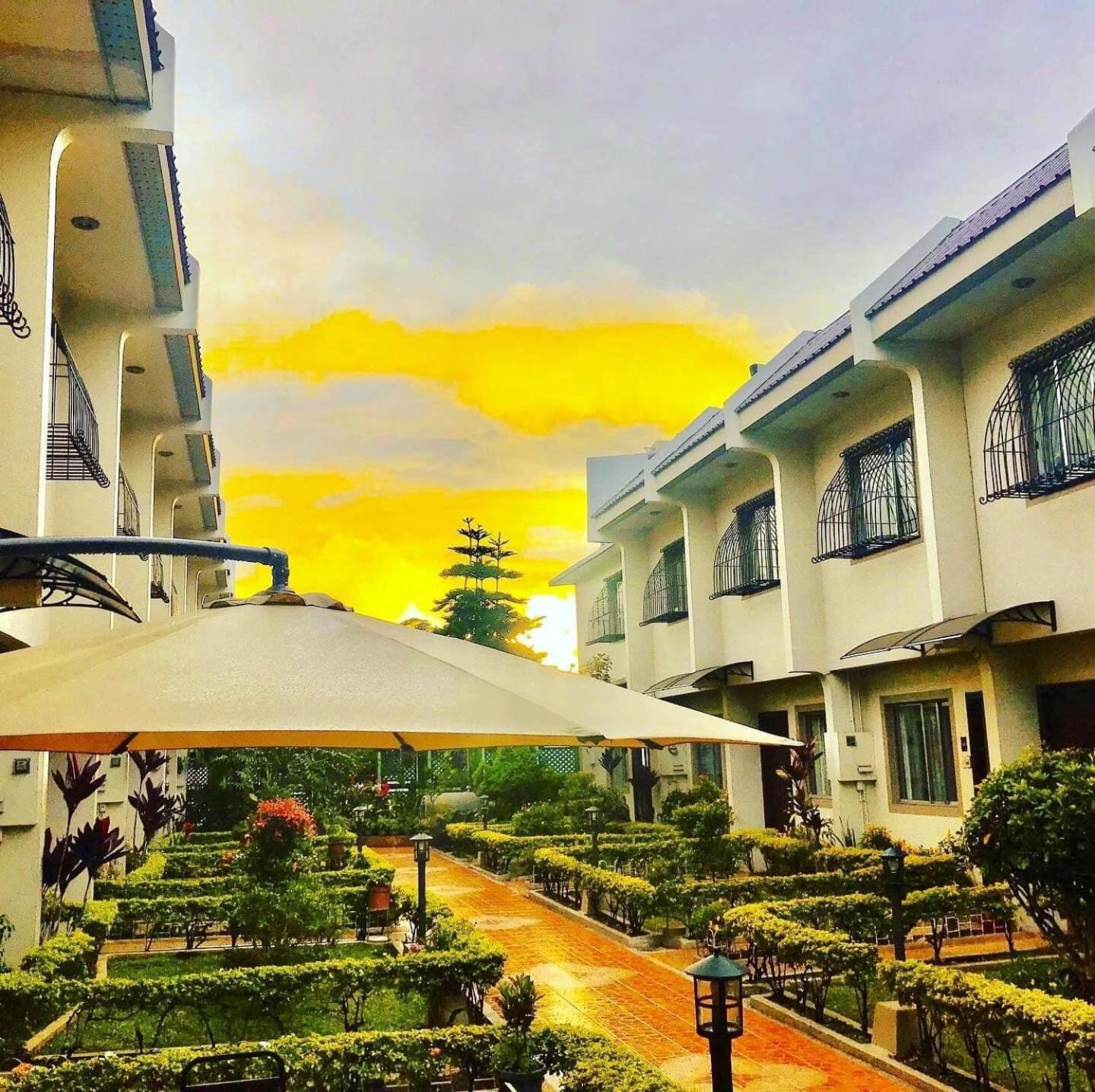 บาเกียวฮอลิเดย์วิลล่า Baguio City ภายนอก รูปภาพ