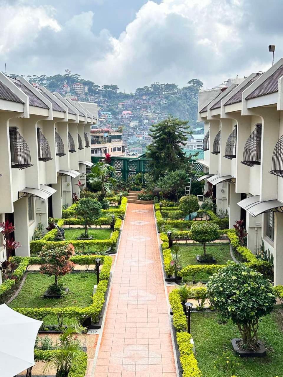 บาเกียวฮอลิเดย์วิลล่า Baguio City ภายนอก รูปภาพ